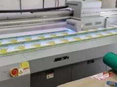 選擇UV平板噴繪機(jī)的標(biāo)準(zhǔn)